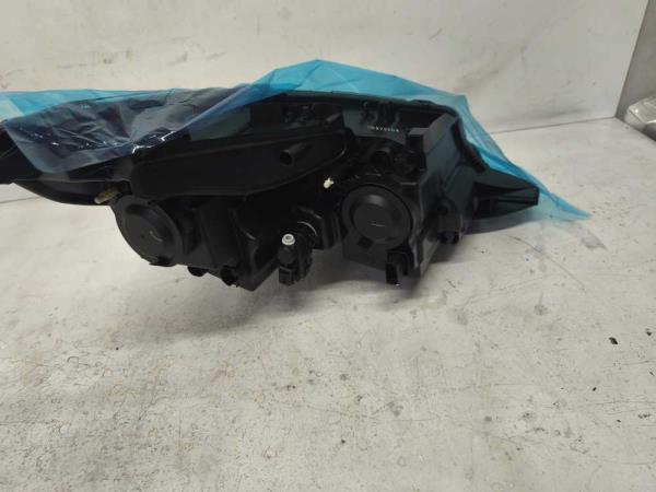 PHARE GAUCHE PEUGEOT - Vue 3